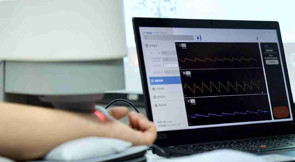 赏金国际耘康以高解析与拟真的显示技术，，，将其应用于中医检测，，，，提供“中医数位化检测方案”，，，使传统中医检测结果数据化与可视化