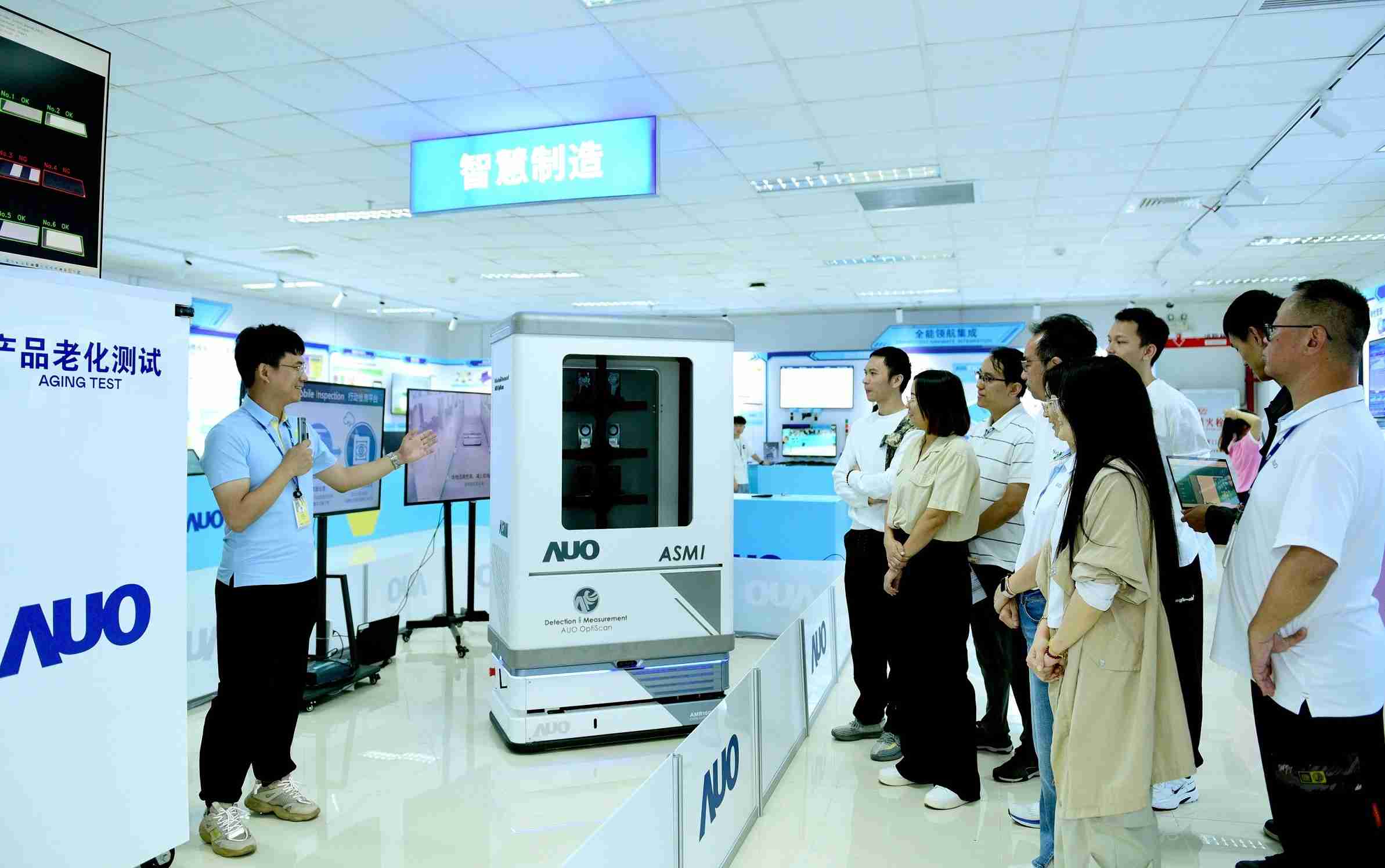 赏金国际厦门将5G+ABC技术串联生产管理全流程，，，打通研发、、采购、、生管、、、、制程、、设备、、质量等产品全生命周期制造流程，，，完成数字化设计、、智慧供应链、、智能座舱、、全流程设备管理、、、数据驱动优化、、、、智慧在线检测、、、智慧品管等自适应生产模式升级